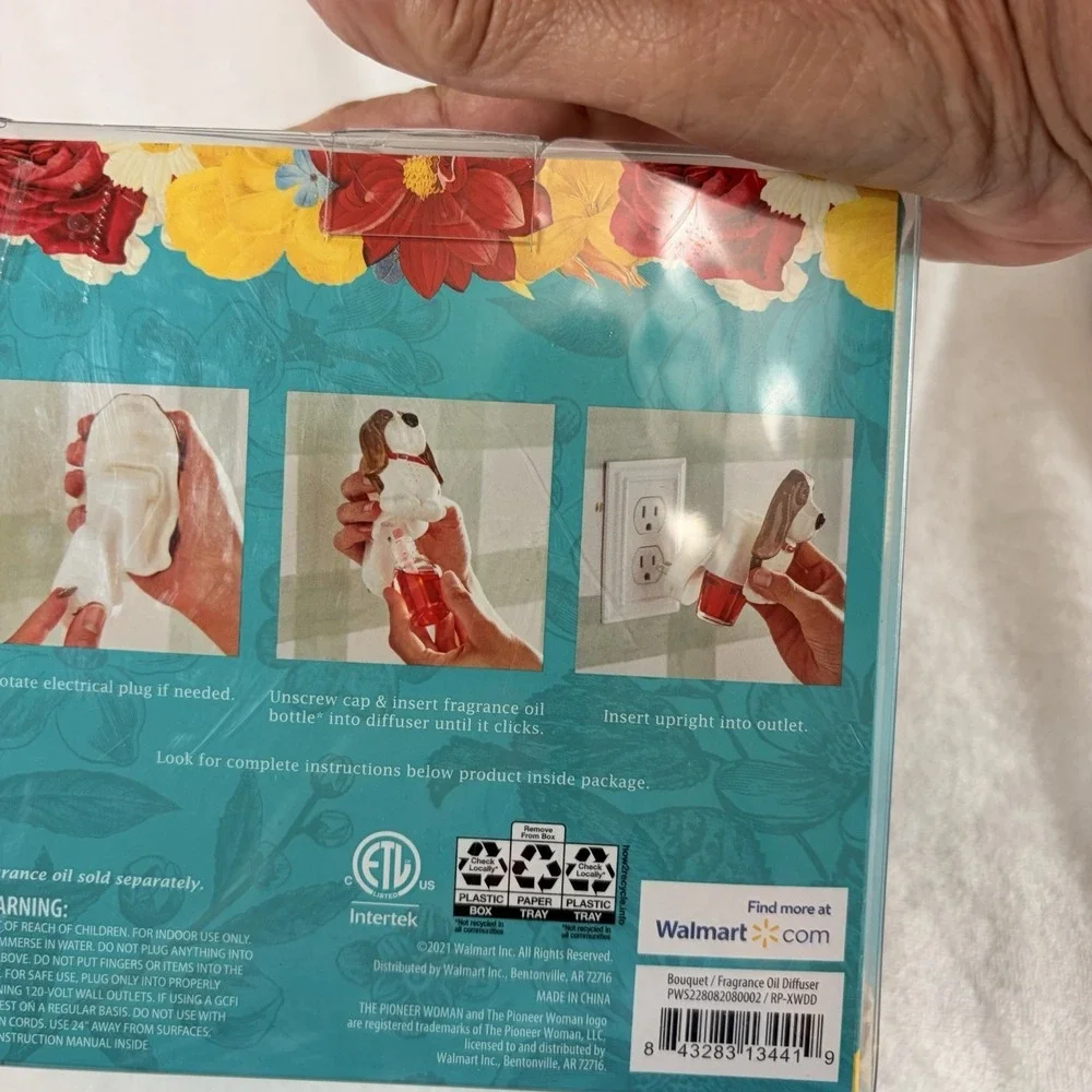Pioneer Woman fragrance oil Diffuser Only Red rose floral bouquet Soft Glow LED